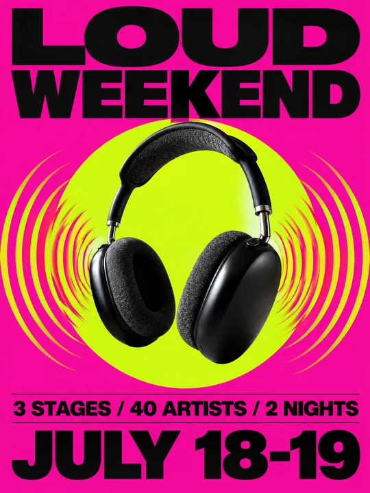 Афиша LOUD WEEKEND: чёрные полноразмерные наушники парят на пурпурном фоне перед кислотно-лаймовым кругом, вокруг звуковые волны, внизу 3 STAGES / 40 ARTISTS / 2 NIGHTS и JULY 18-19